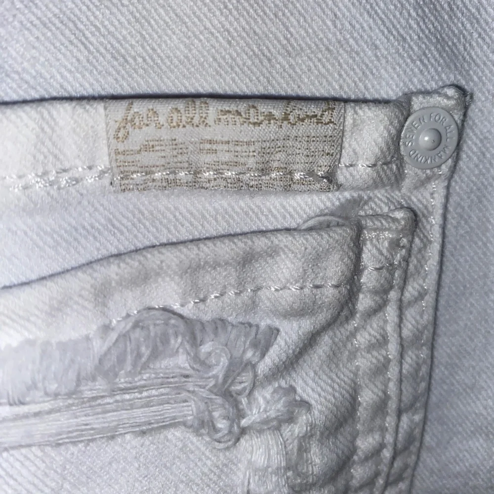 7 For All Mankind Alexa Crop Butterfly High Rise white jeans - Picture 6 of 11